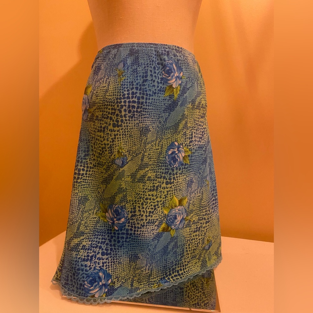 No Boundaries Blue&Green Knee-Length Skirt elastic waist snake skin n roses